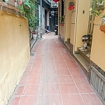 TÔI CHÍNH CHỦ BÁN NHÀ : Nghĩa Đô ( gần Hồ Tây).Giữa chợ Bái Ân. Ô tô đỗ cổng