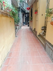 TÔI CHÍNH CHỦ BÁN NHÀ : Nghĩa Đô ( gần Hồ Tây).Giữa chợ Bái Ân. Ô tô đỗ cổng