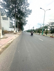 CHÍNH CHỦ BÁN LÔ ĐẤT VỊ TRÍ ĐẮC ĐỊA - MẶT TIỀN ĐƯỜNG NGUYỄN CHÍ THANH - TÂY NINH (ĐỐI DIỆN TRƯỜNG THPT TÂY NINH)